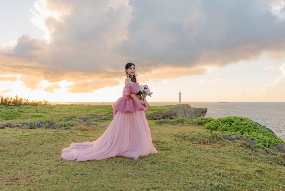 イサムモリタのピンクドレスを着てソロ撮影_残波岬