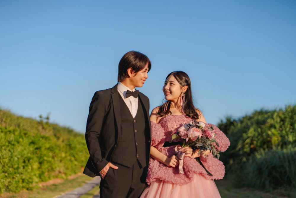 イサムモリタのピンクドレスを着てのウェディング撮影_残波岬